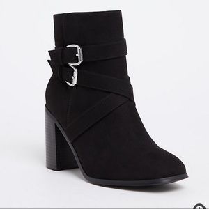 Black faux suede 7W heeled bootie